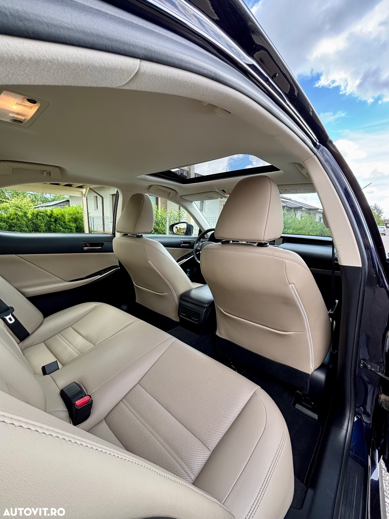 Lexus Seria IS 300h Aut. Luxury - 11