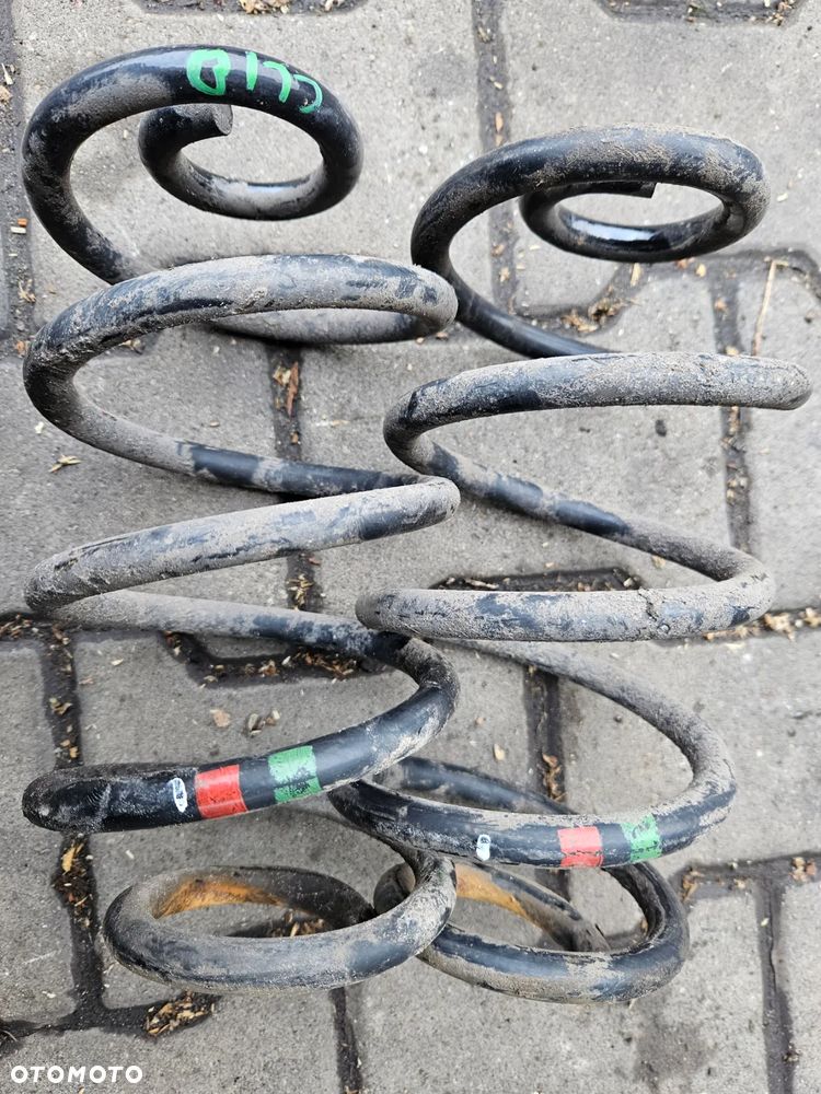 Renault Clio III 3 sprężyna zawieszenia tył
