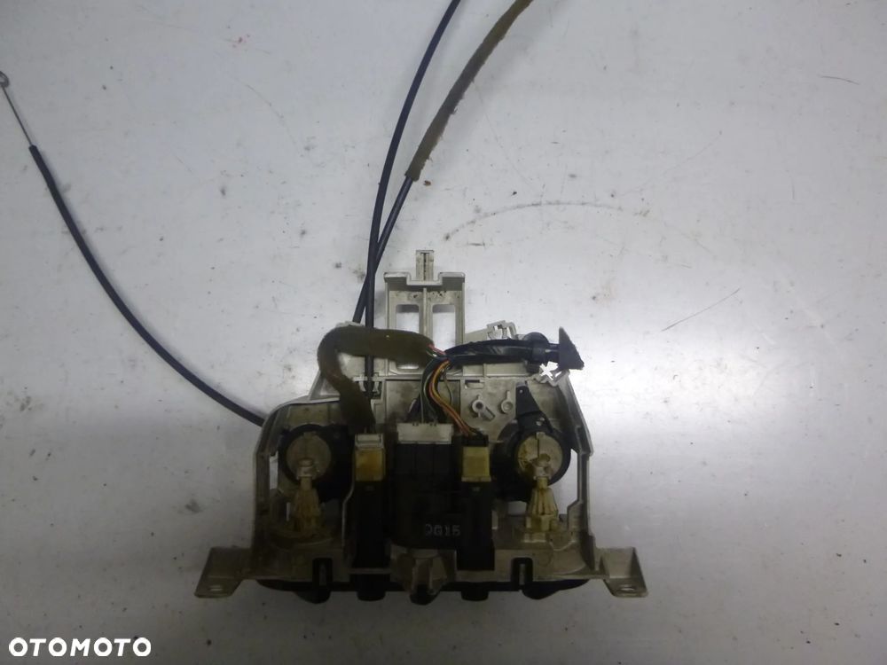 PANEL KLIMATYZACJI MAZDA 323 F 1999r - 3
