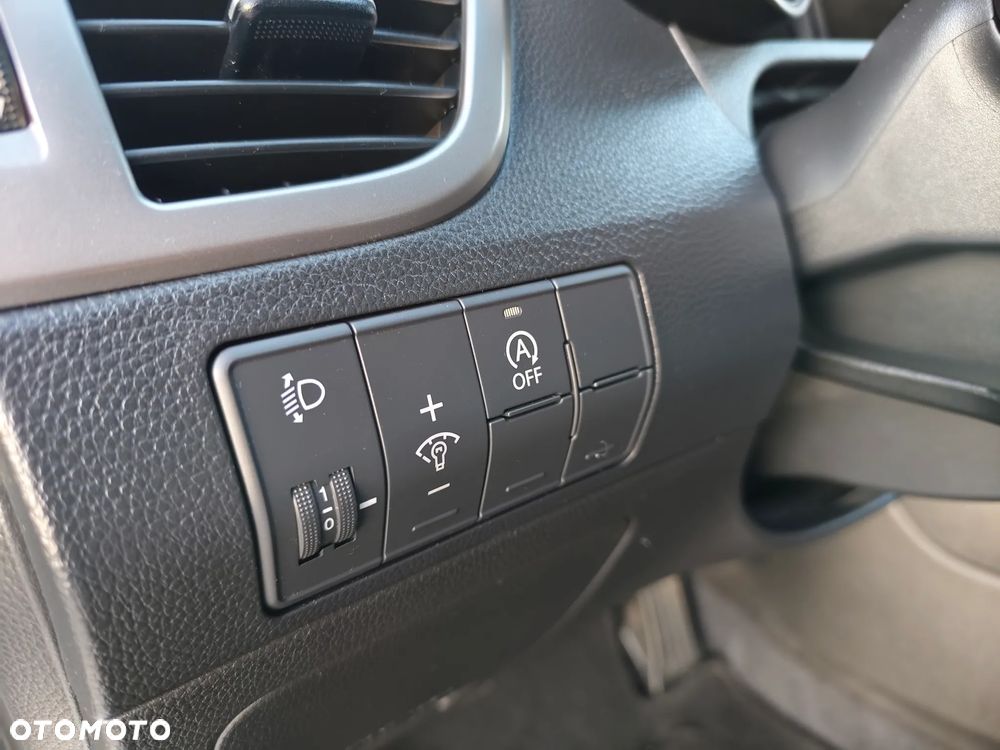 Hyundai i30 blue 1.4 YES Silver - 10