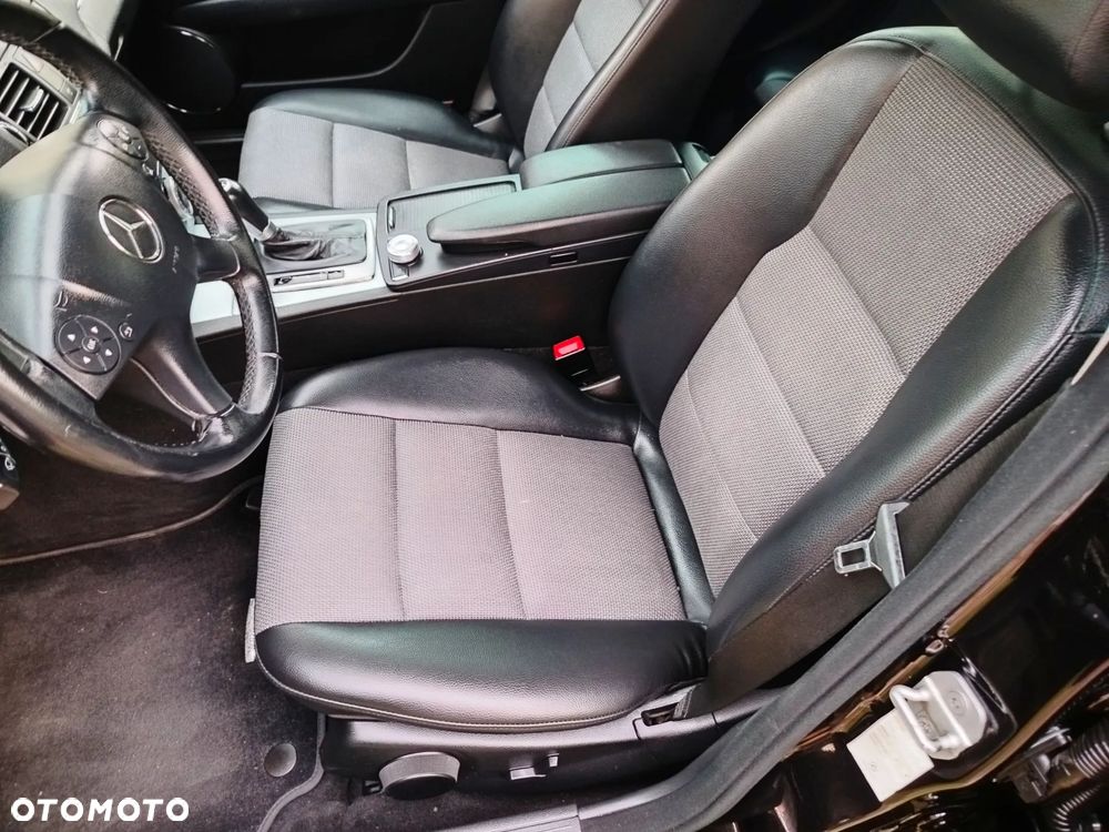Mercedes-Benz Klasa C 180 T Kompressor Automatik BlueEFFICIENCY Avantgarde - 28