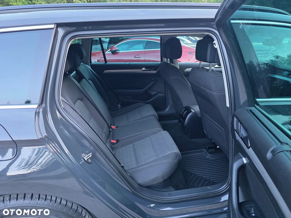 Volkswagen Passat 2.0 TDI SCR DSG Business - 23