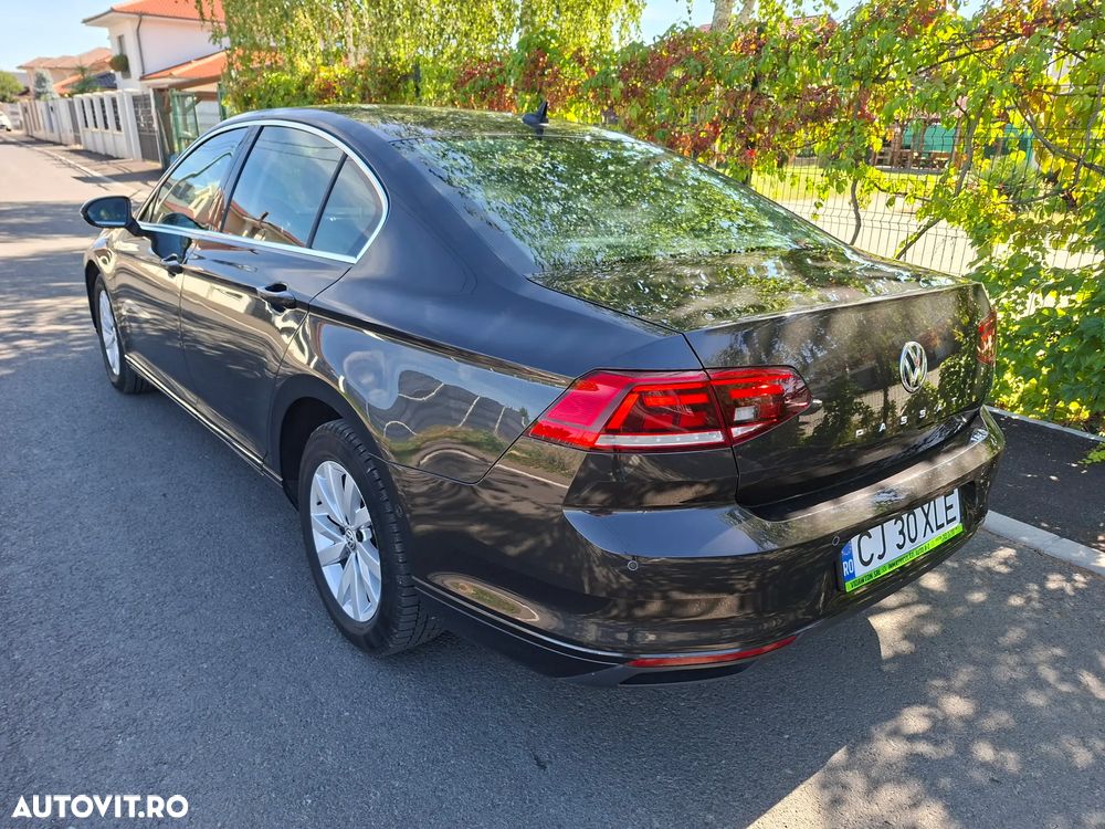 Volkswagen Passat 1.6 TDI SCR DSG Trendline - 14