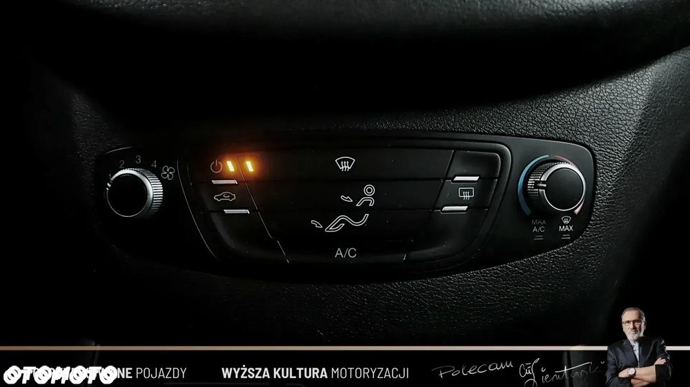 Ford Transit Courier - 17