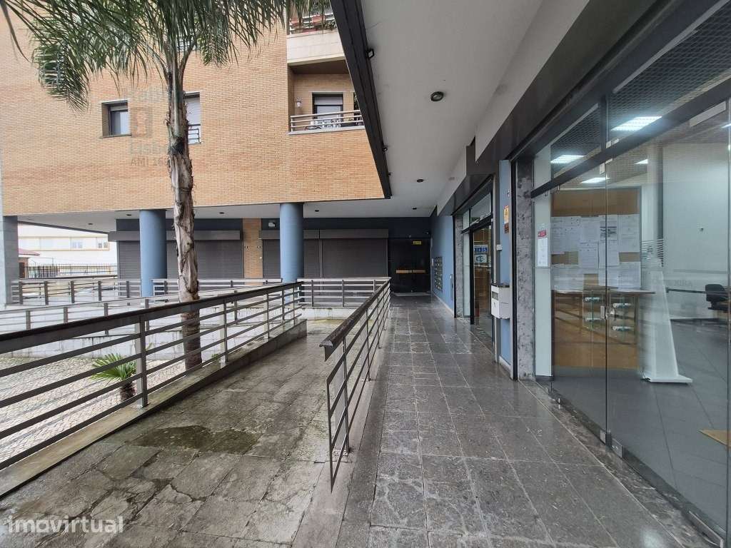 T2 de Luxo com Piscina e Vista: Exclusividade junto a Lisboa VFX - Grande imagem: 3/34