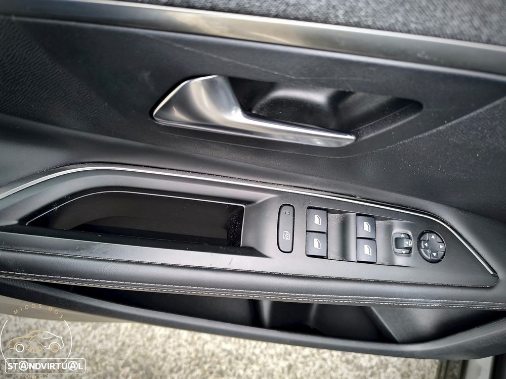 Peugeot 3008 PureTech 130 Stop & Start EAT6 Allure - 19