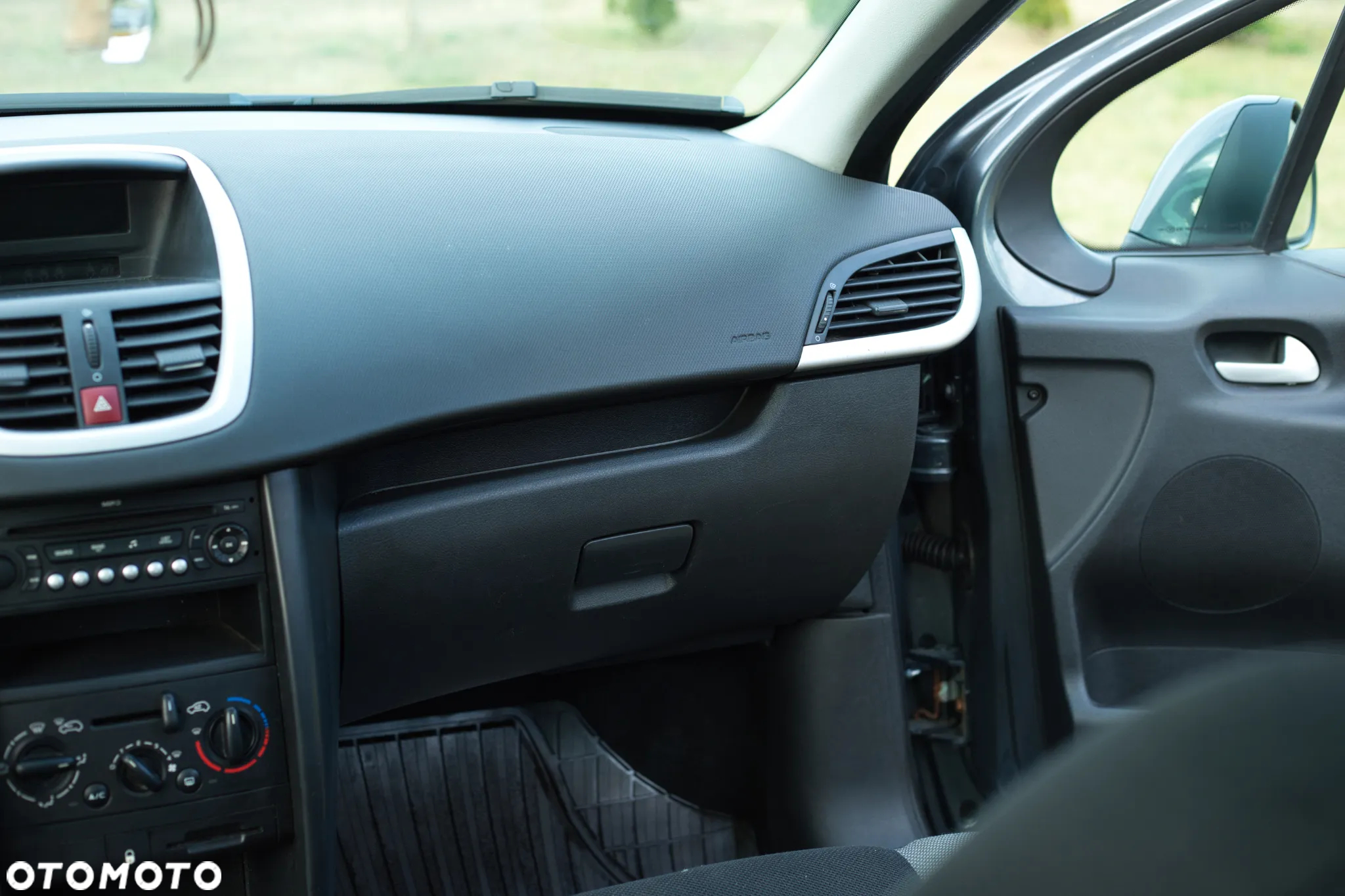 Peugeot 207 - 12