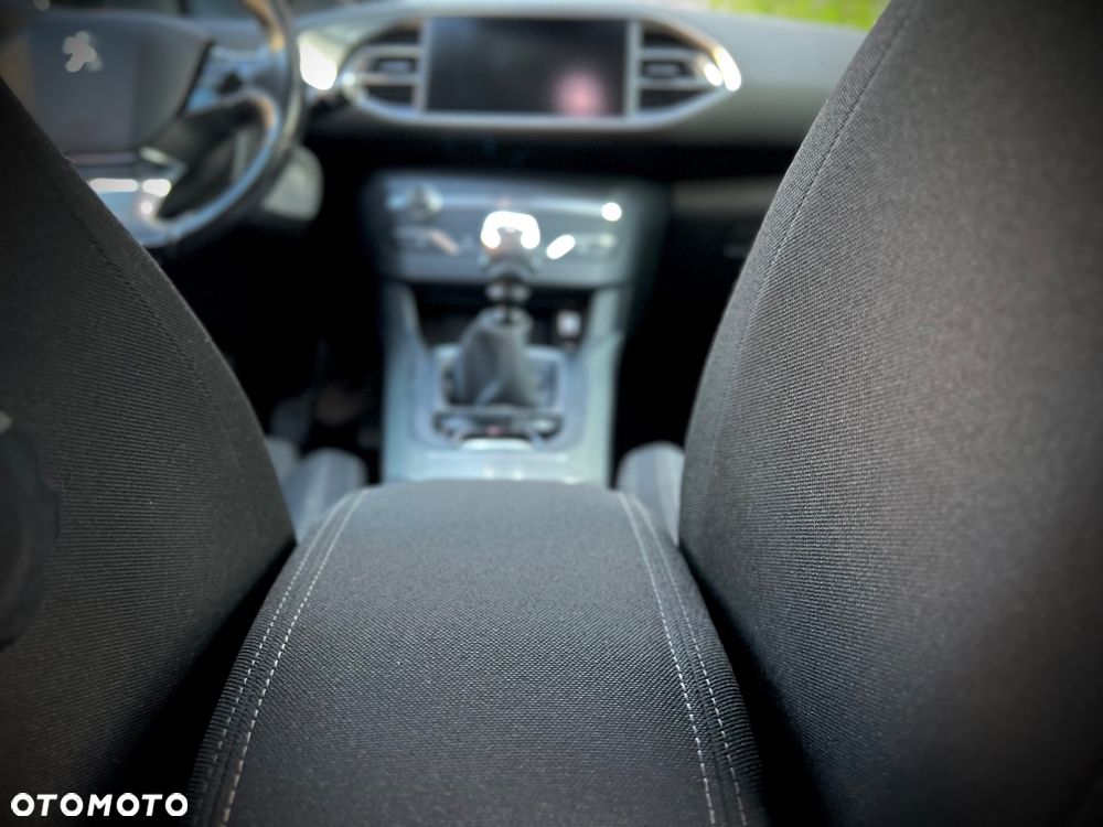 Peugeot 308 SW 1.2 PureTech Allure S&S - 11