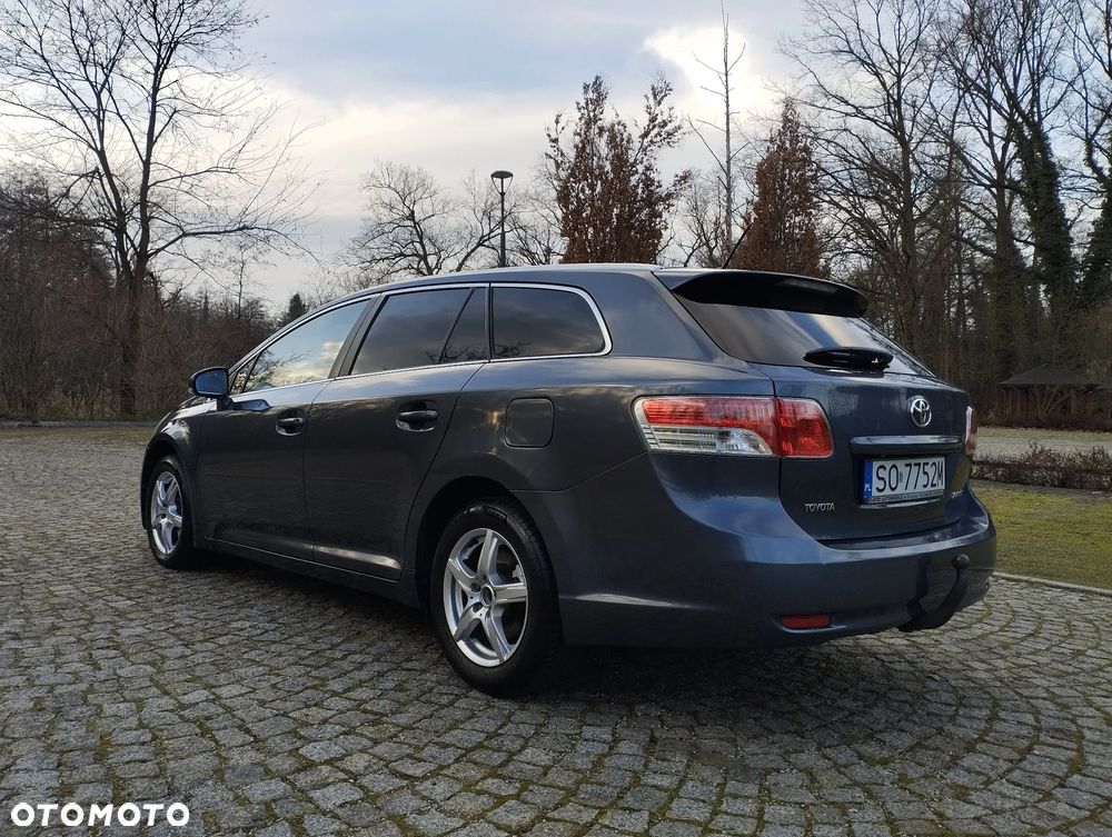 Toyota Avensis 2.0 D-4D Executive - 5