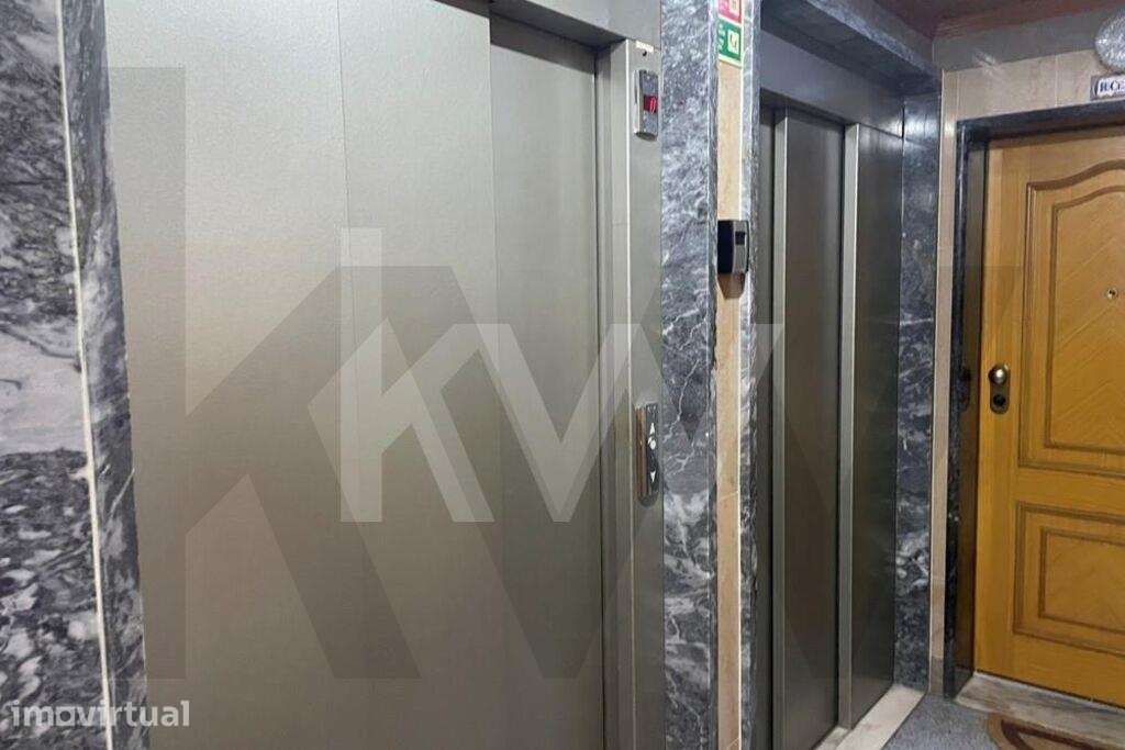 Apartamento T2 com Garagem e varanda para arrendar na Parede, Cascais. - Grande imagem: 3/34