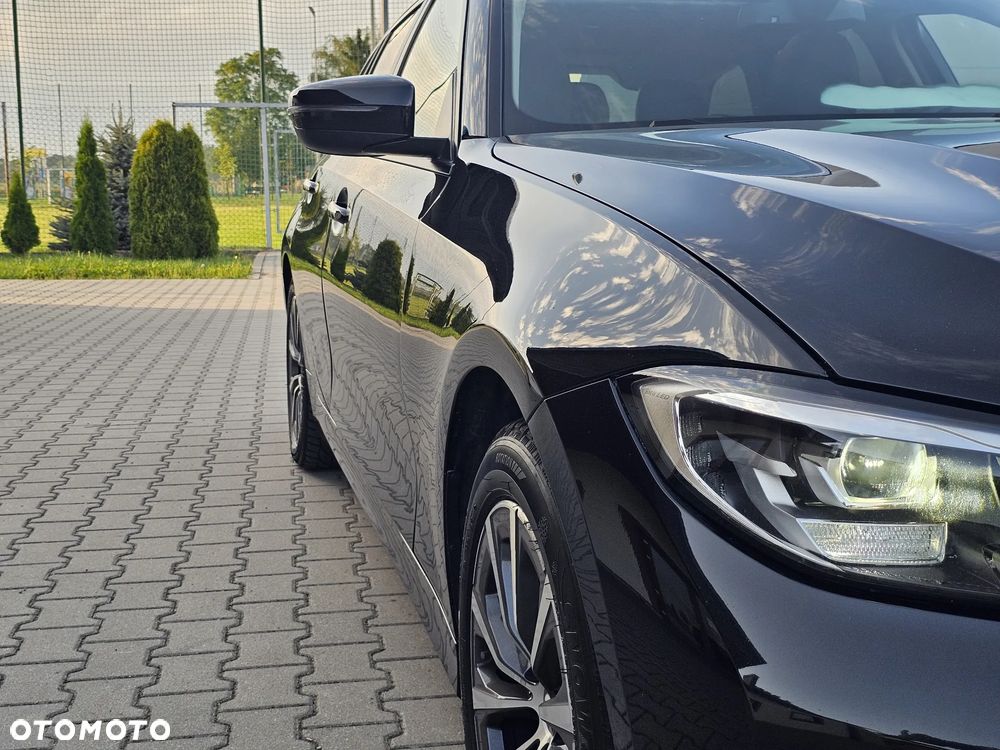 BMW Seria 3 318d Sport Line - 34