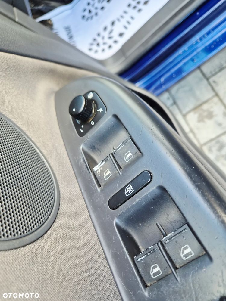 Volkswagen Golf Plus 1.6 Edition - 21