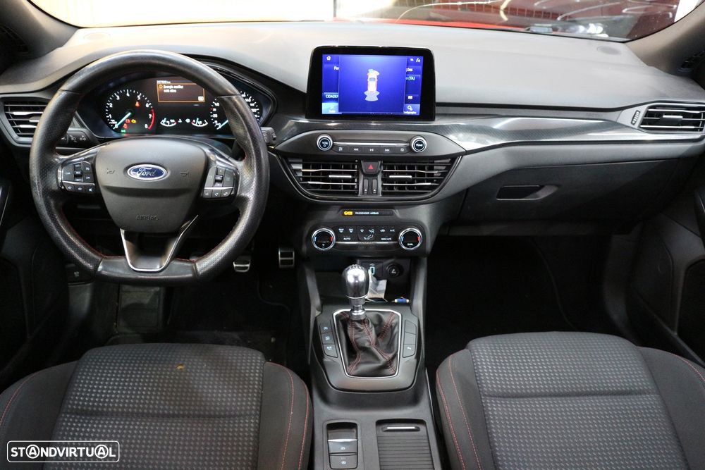 Ford Focus 1.0 EcoBoost S&S ST-LINE - 28