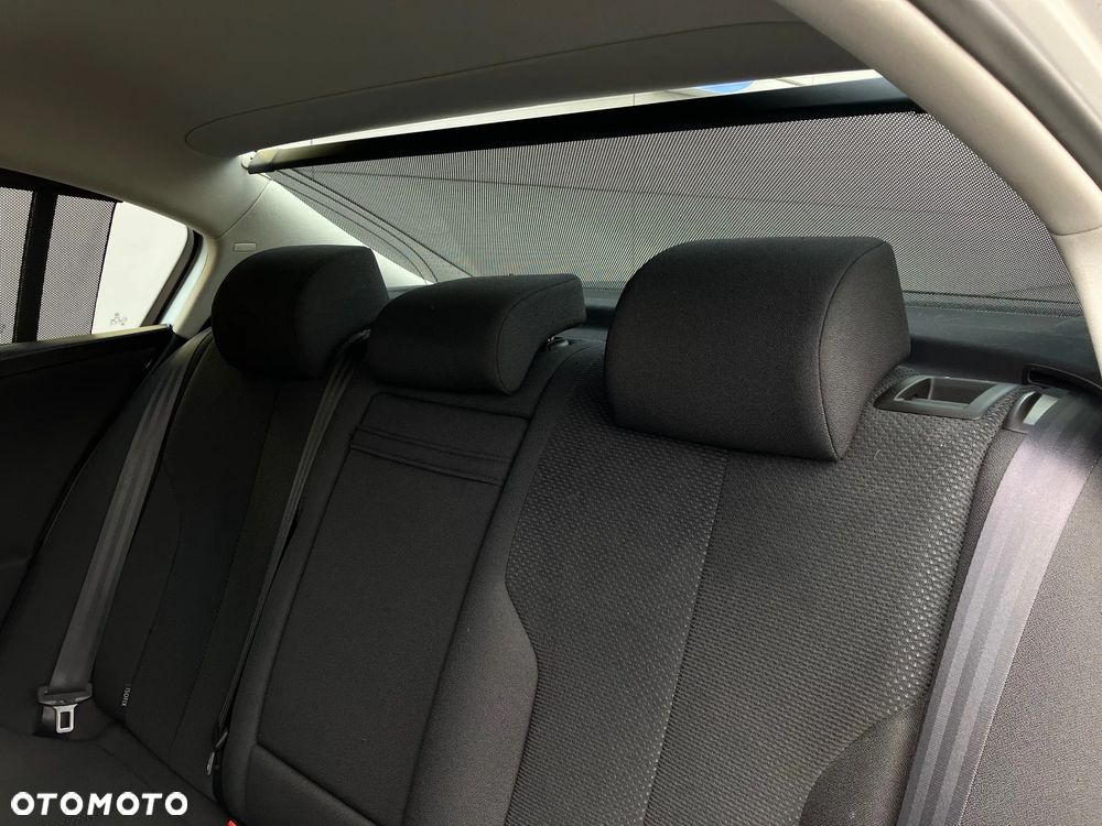 Volkswagen Passat 1.4 TSI Comfortline R-Style - 23