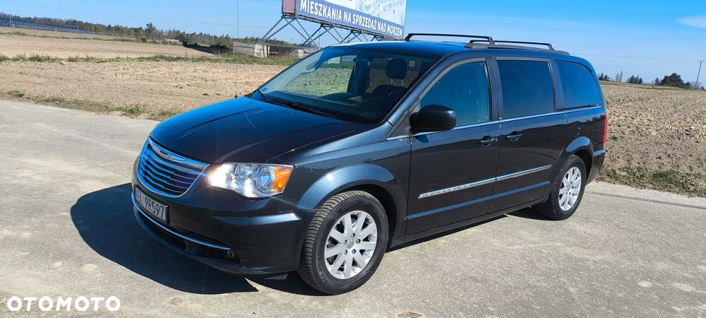 Chrysler Town & Country - 1