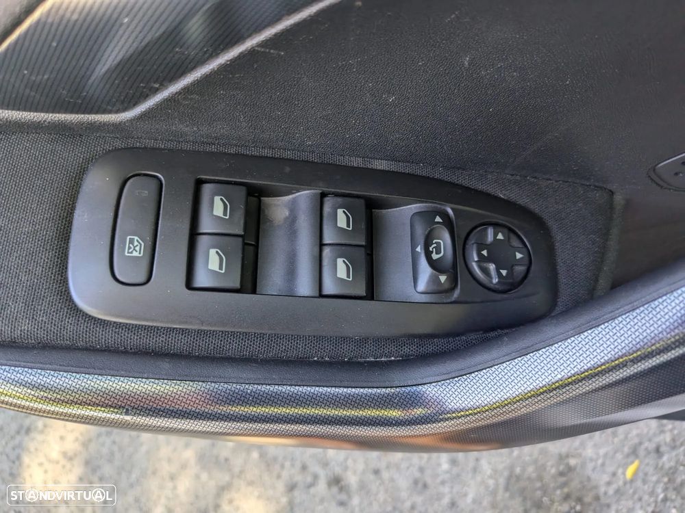 Peugeot 2008 1.2 PureTech Allure EAT6 - 8