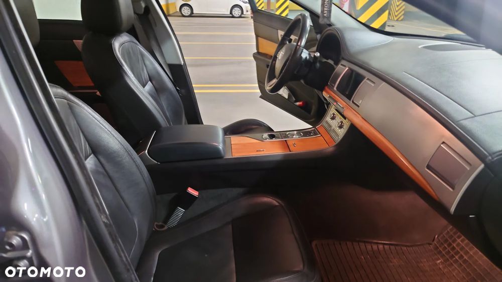 Jaguar XF 3.0 V6 Luxury - 23