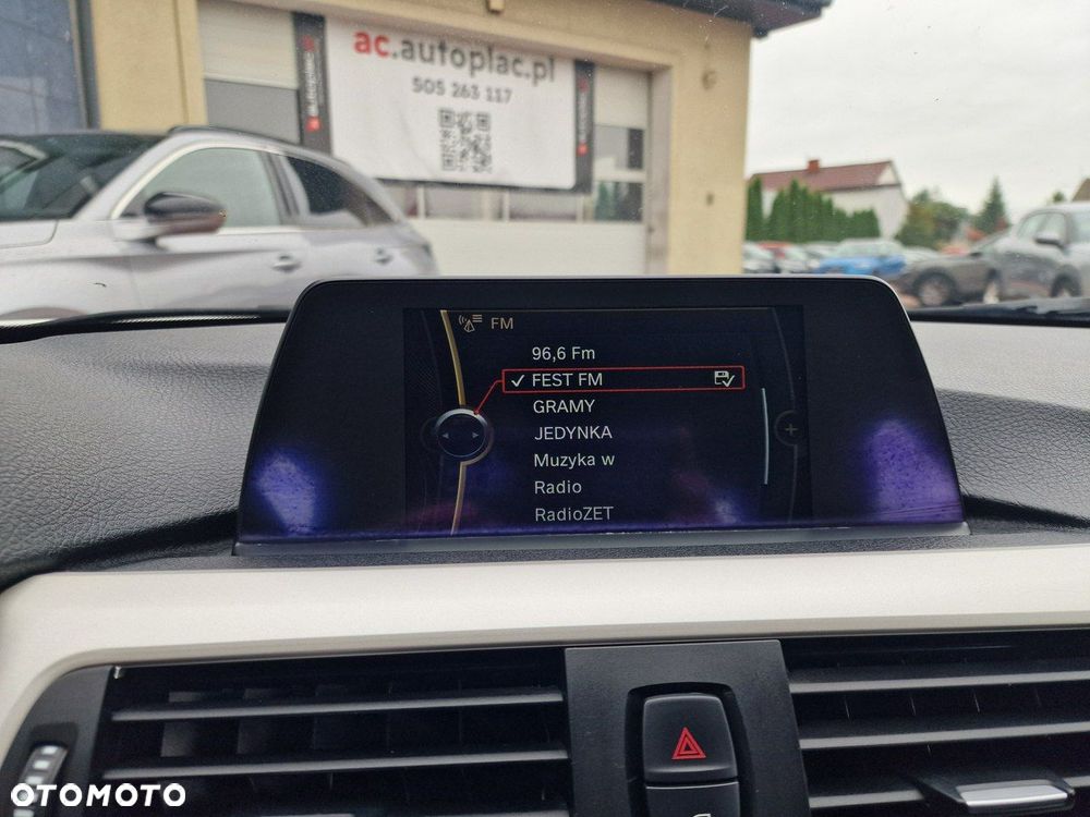 BMW Seria 3 320d xDrive - 23
