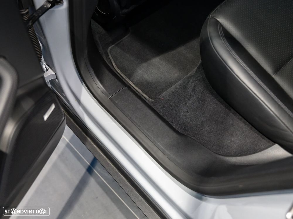 Porsche Macan Electric 4 - 35