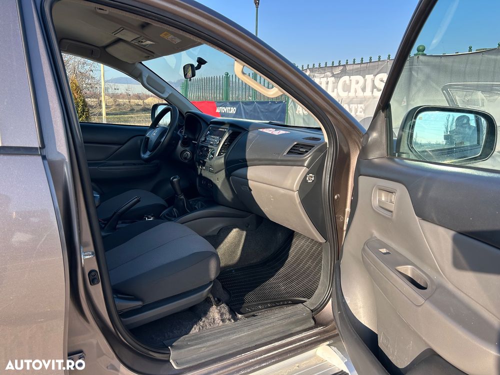 Mitsubishi L200 Double Cab 2.4 DI-D M/T Intense - 17