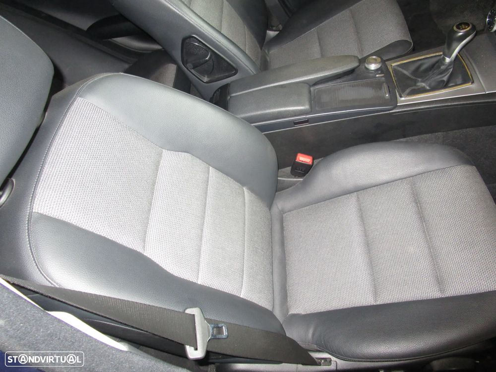 Mercedes-Benz C 250 CDi Avantgarde BlueEfficiency - 32