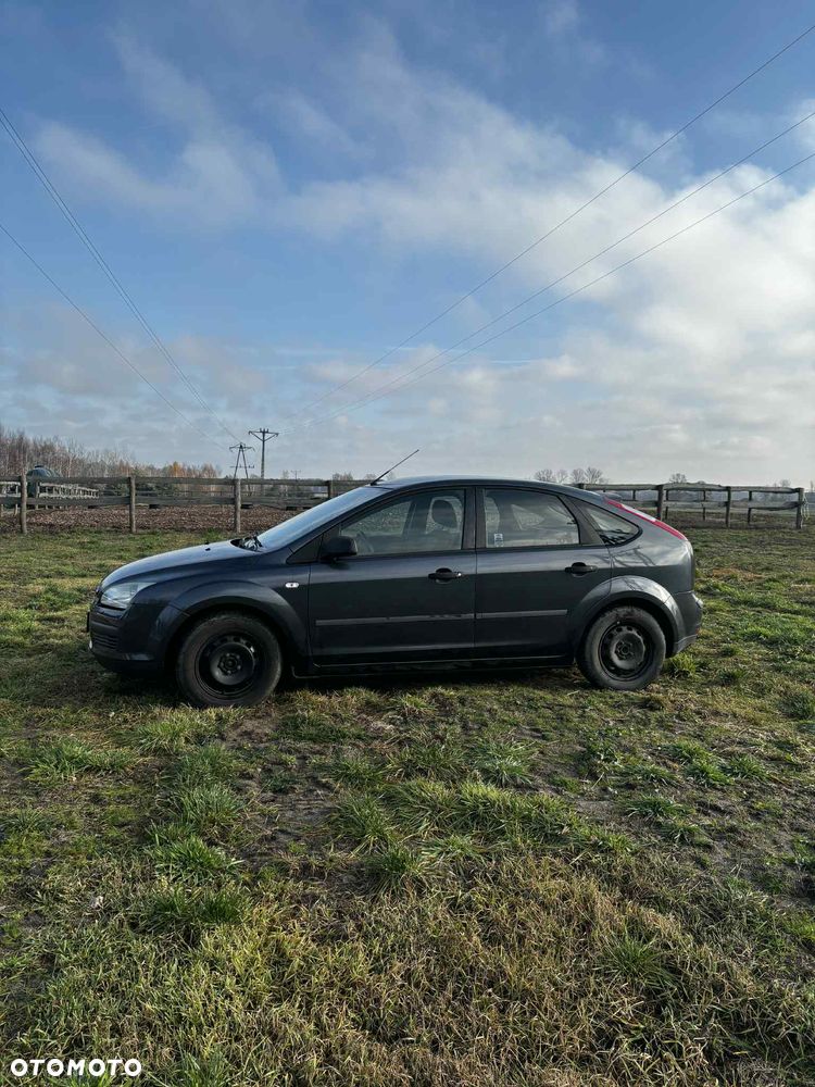Ford Focus 1.6 Ambiente - 4