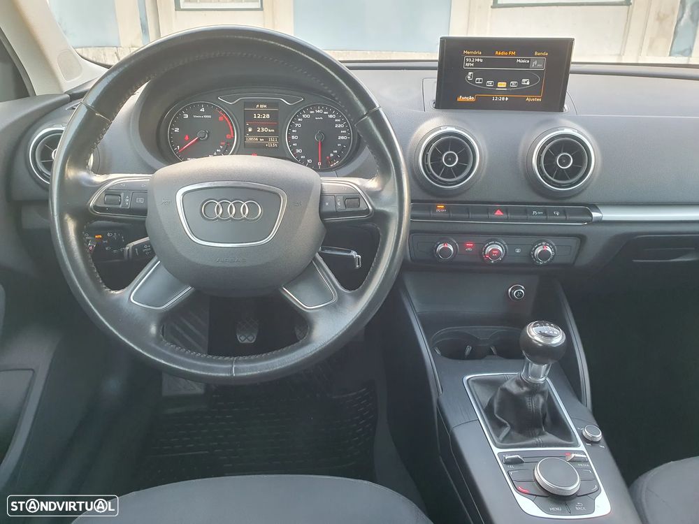 Audi A3 Sportback 1.6 TDI Attraction Ultra - 32