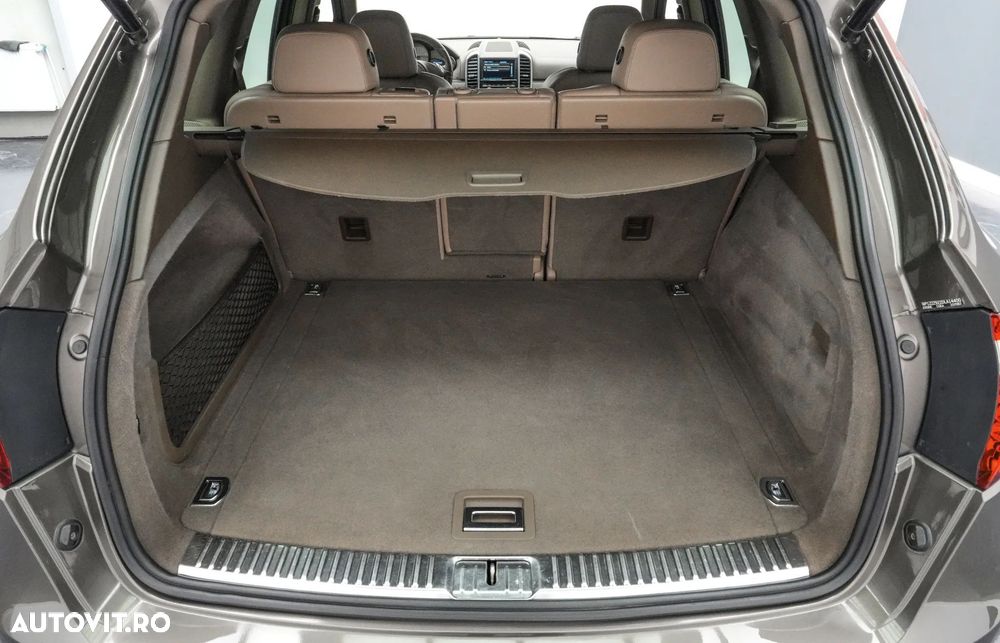 Porsche Cayenne - 25