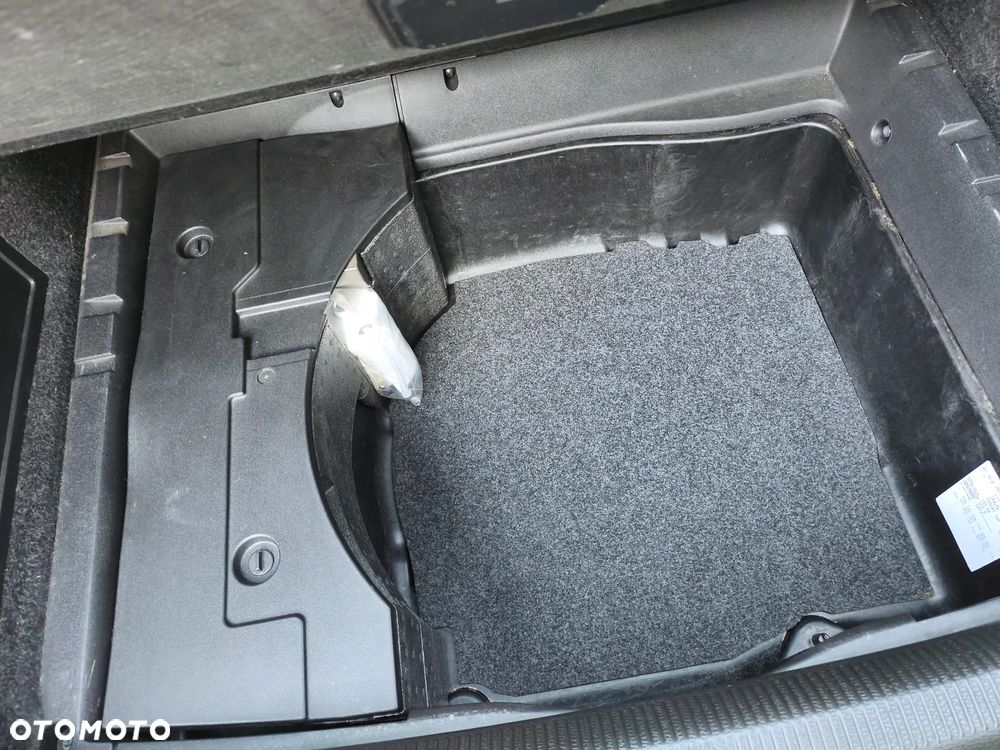 Volkswagen Passat - 32