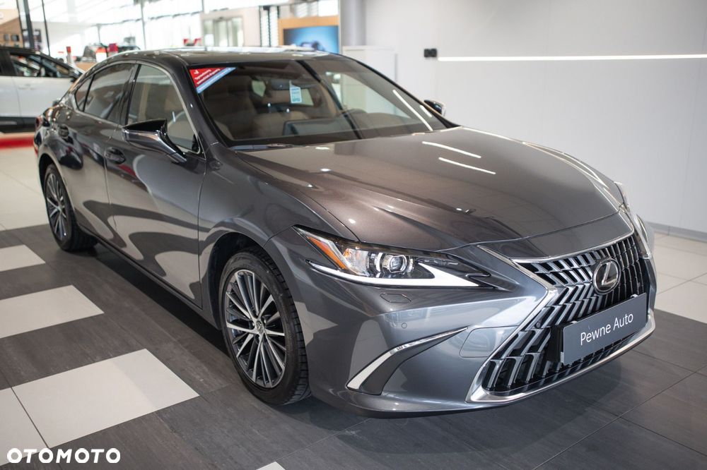 Lexus ES - 4