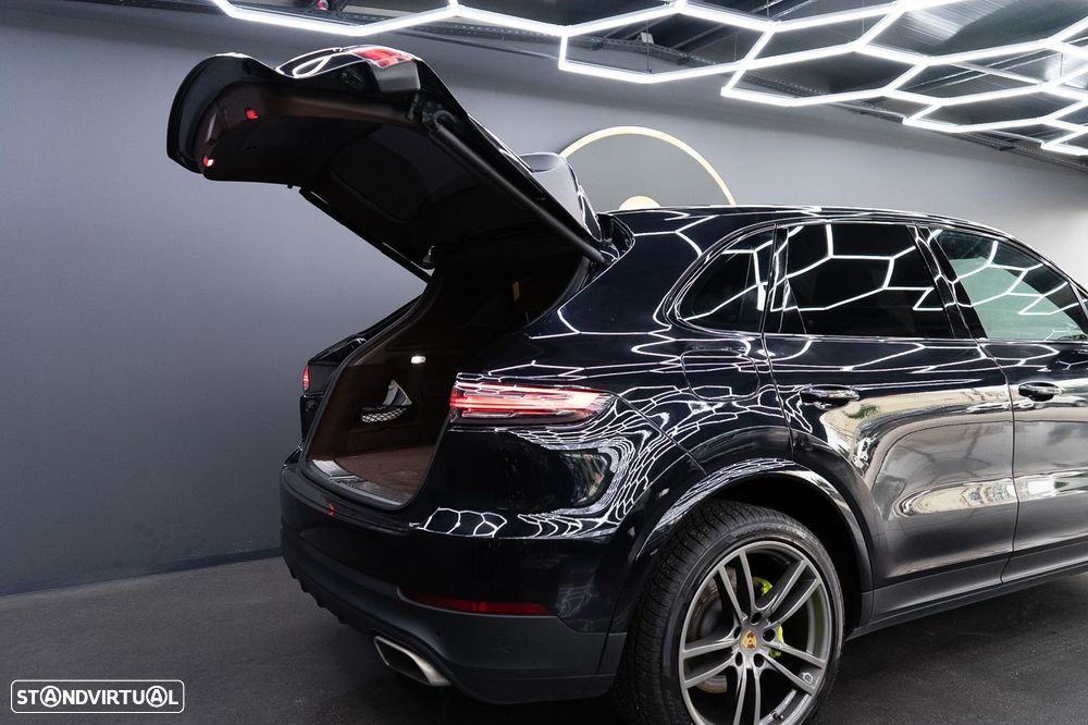 Porsche Cayenne Coupé E-Hybrid - 19