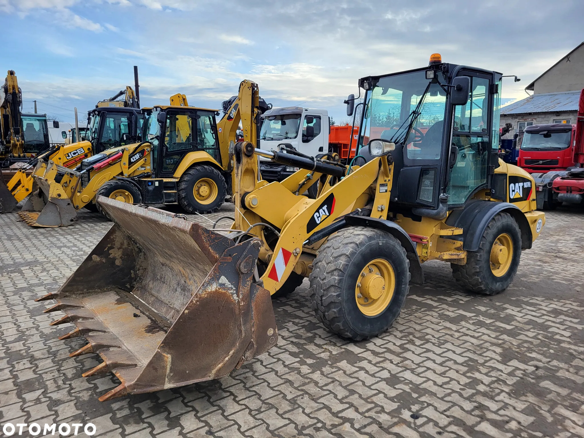 Caterpillar 907 H2 / z Niemiec / - 2