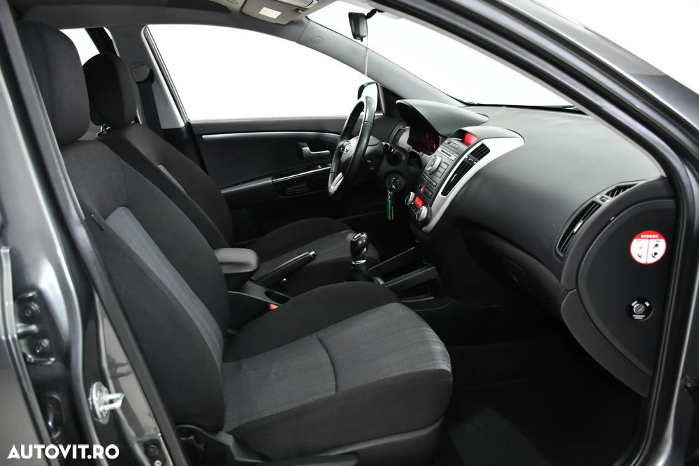 Kia Ceed 1.6 CRDi 115 Dream-Team Edition - 13