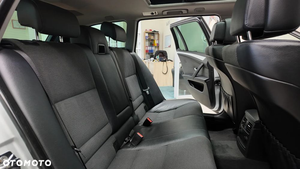 BMW Seria 5 525d xDrive Touring Edition Exclusive - 34