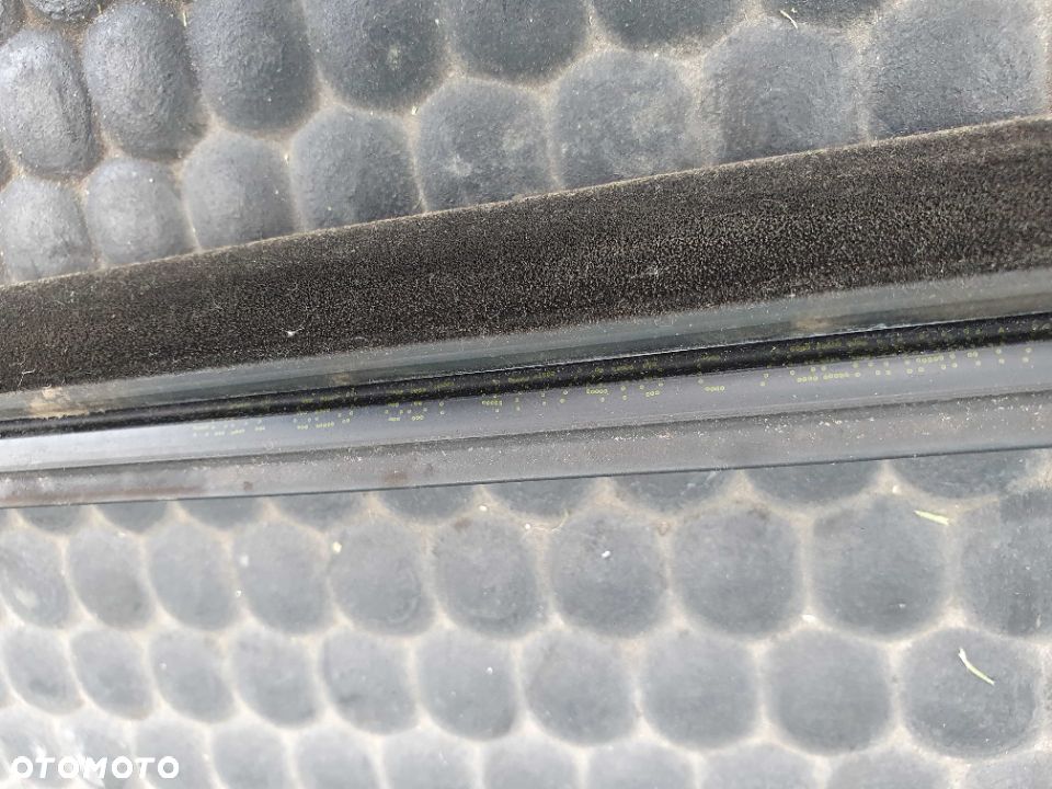Listwa Drzwi Zgarniajaca Szyby Czarna AUDI A4 B6 B7 Sedan Kombi Avant - 8