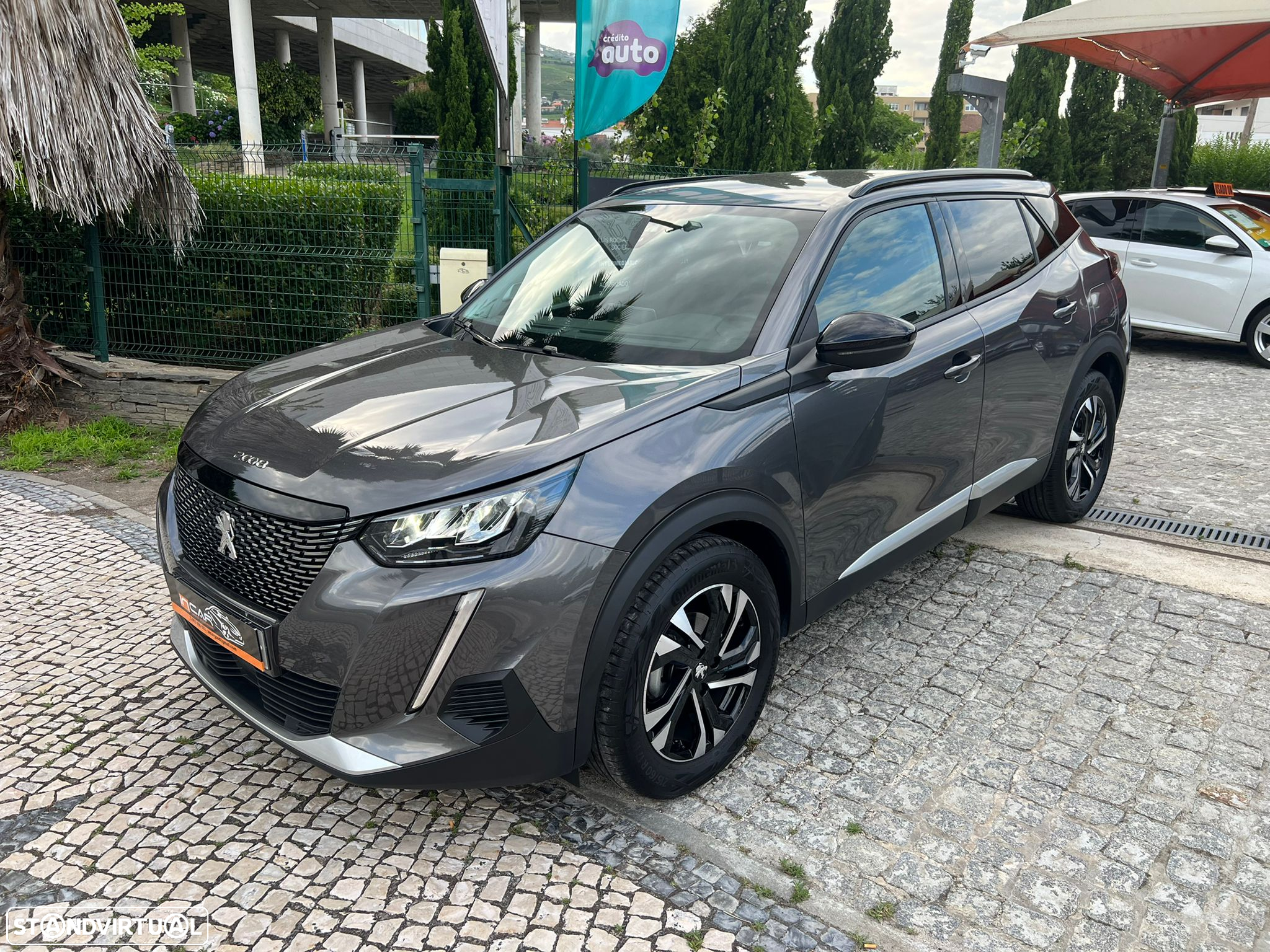 Peugeot 2008 - 8