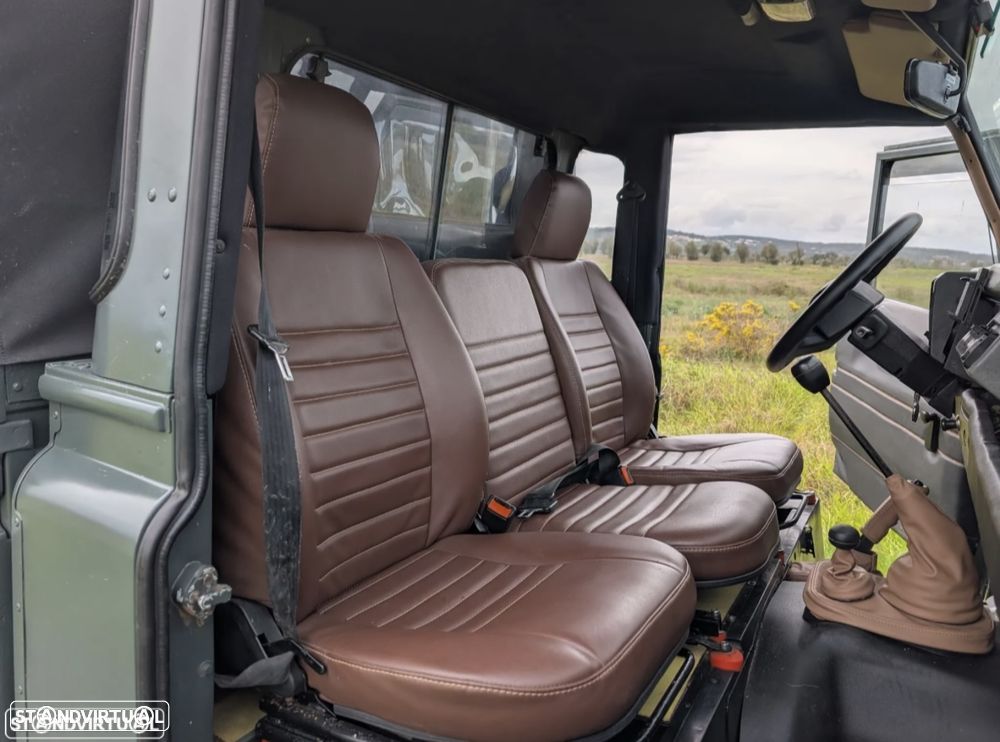 Land Rover Defender 110 SE - 8