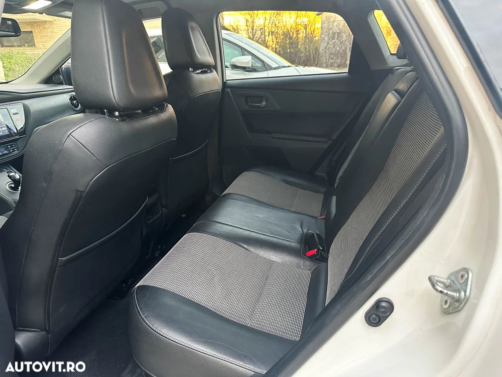 Toyota Auris 1.8 VVT-i Hybrid Automatik Edition S+ - 7