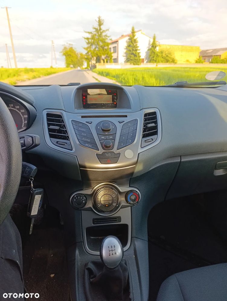Ford Fiesta 1.25 Ambiente EU5 - 8