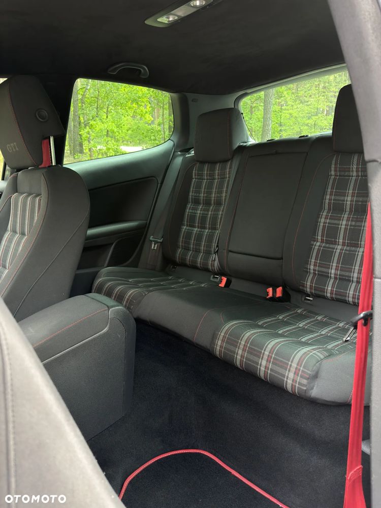 Volkswagen Golf 2.0 GTI - 12