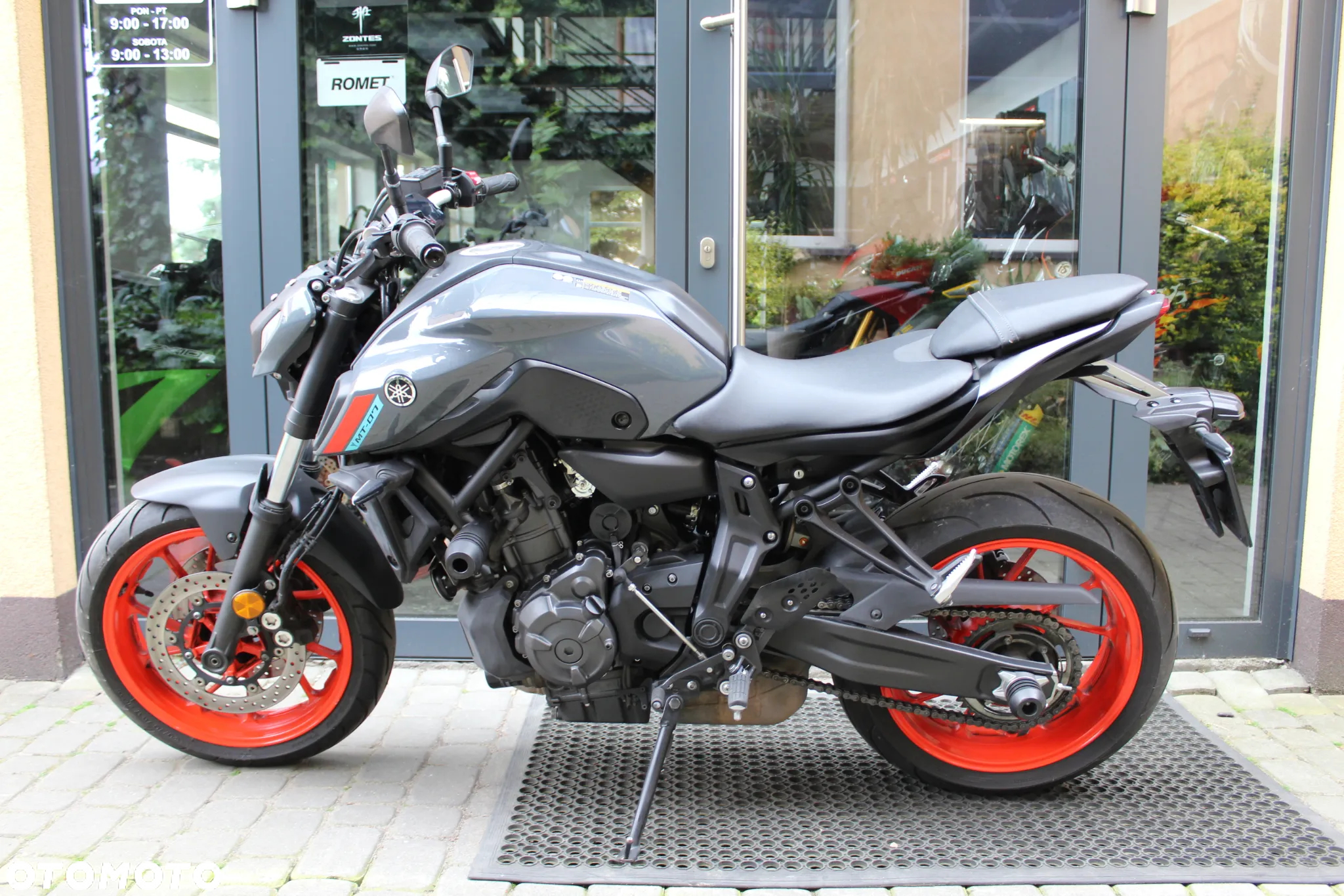 Yamaha MT - 2