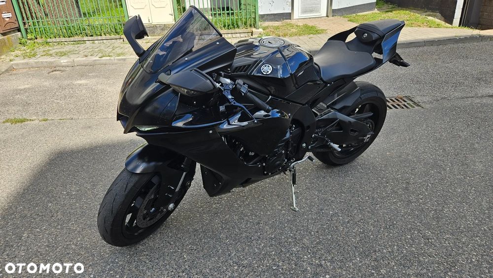 Yamaha R1 - 2