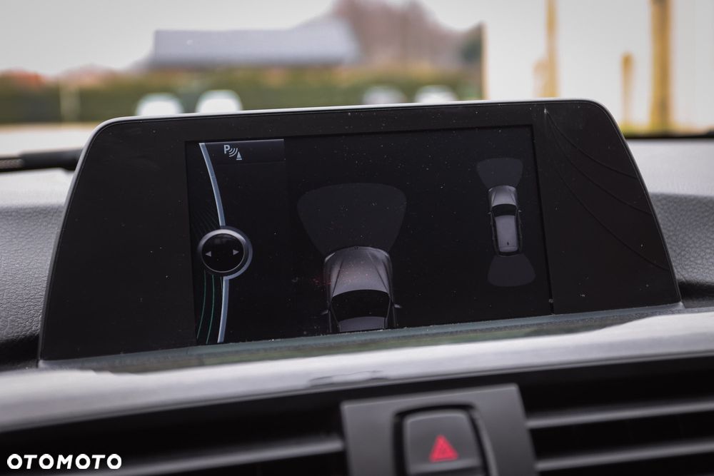 BMW Seria 3 320d xDrive Luxury Line - 31