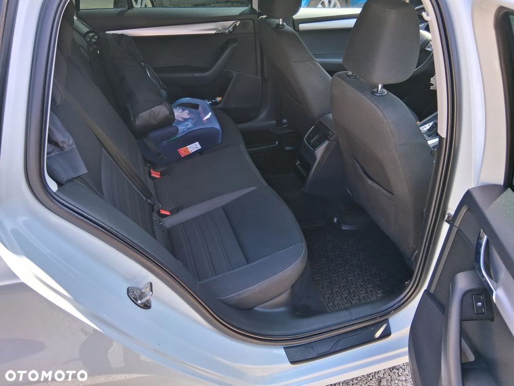 Skoda Octavia 1.6 TDI Ambiente DSG - 13