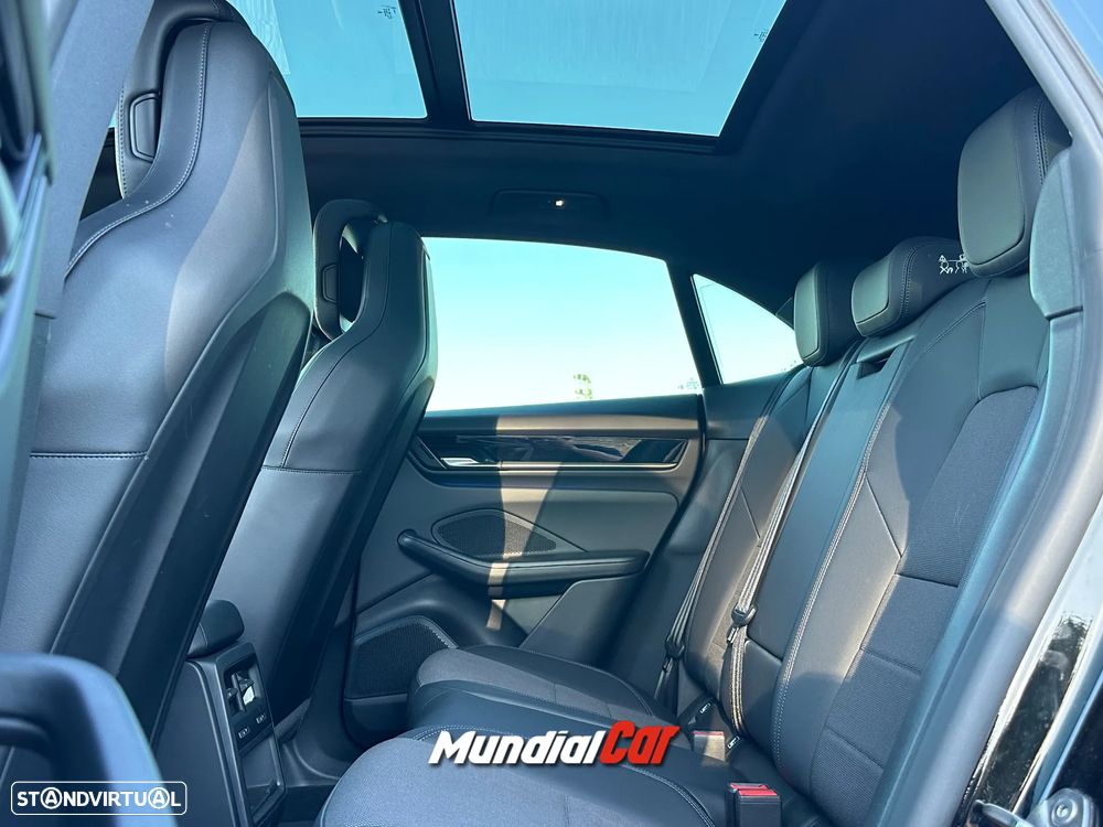 Porsche Macan Electric 4 - 12