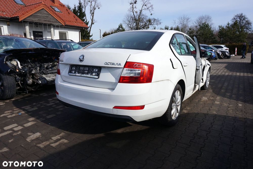 SKODA OCTAVIA III 5E3 LB LIFTBACK 2014 LF9E 1.6 TDI CLHA 105KM MWX BIAŁY na części - 5