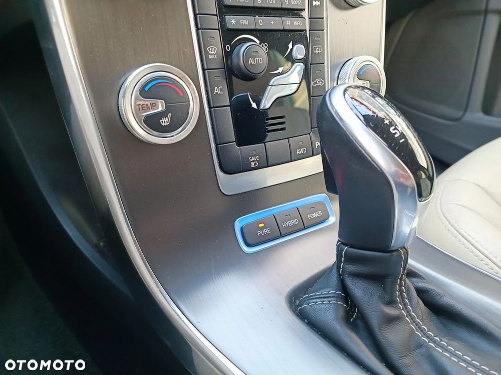 Volvo V60 D6 AWD Plug-in Hybrid Summum - 26