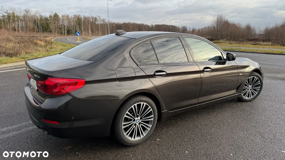 BMW Seria 5 520d Sport Line - 4