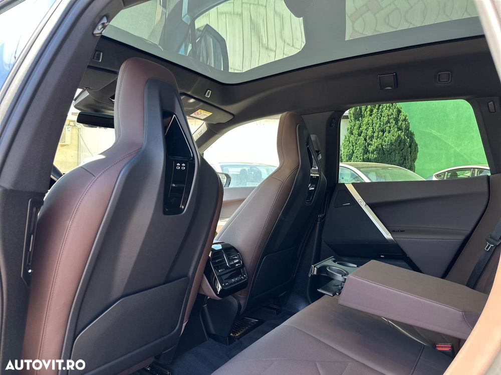 BMW iX xDrive40 - 9