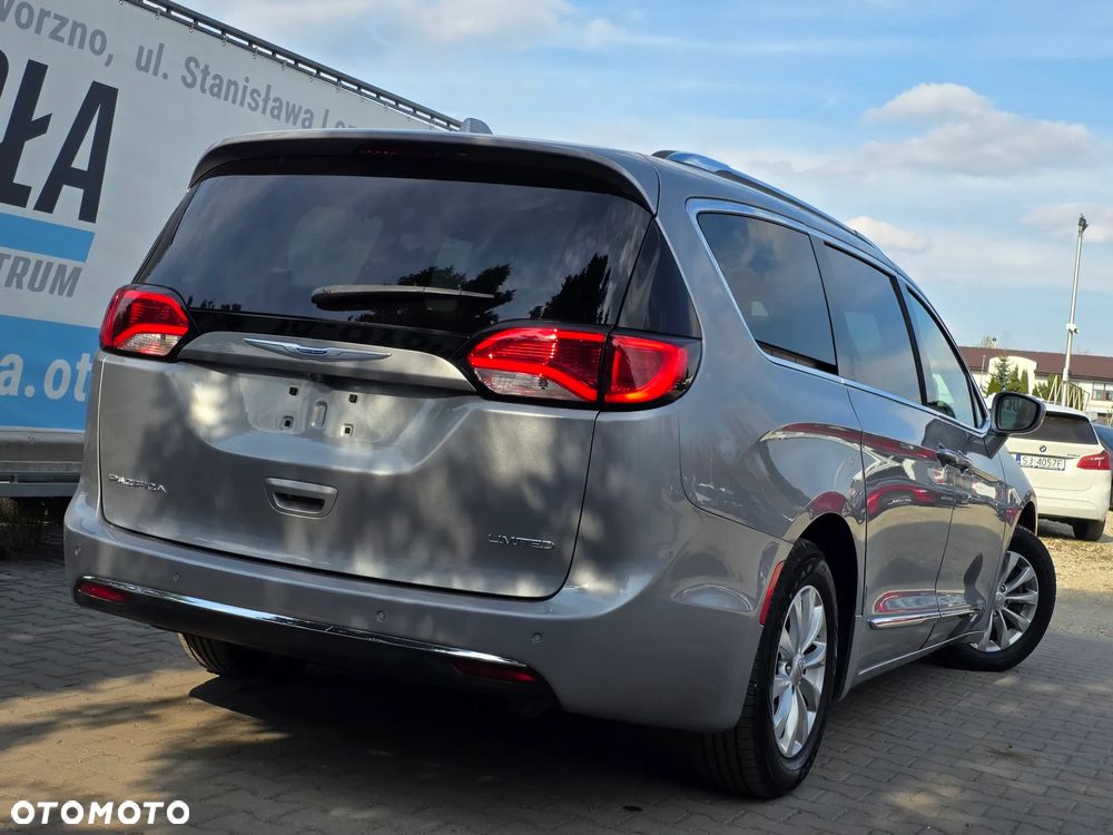 Chrysler Pacifica - 4